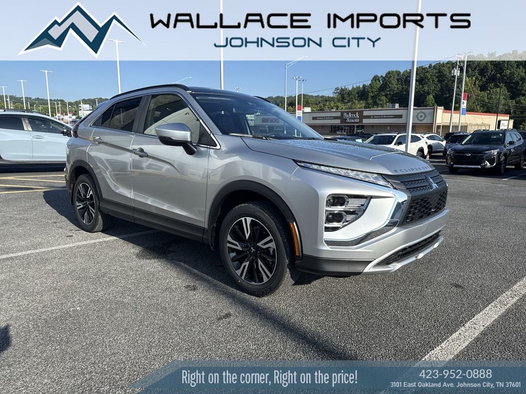2025 Mitsubishi Eclipse Cross SE in Alloy Silver Metallic — front three-quarter view