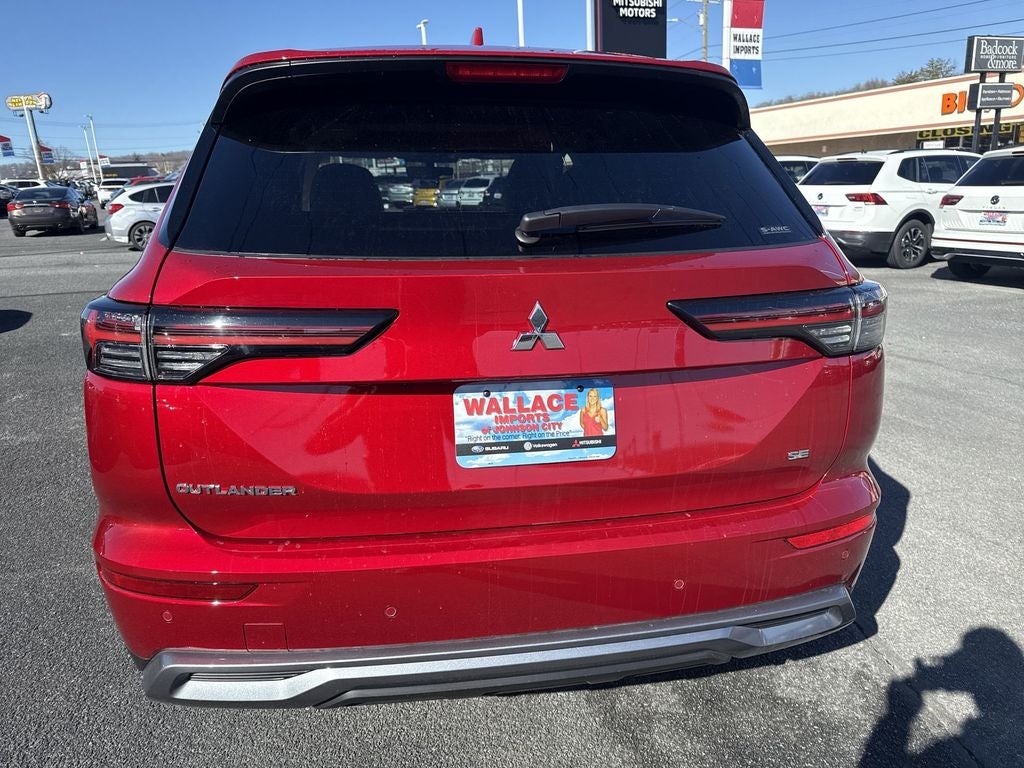 2025 Mitsubishi Outlander — detail view